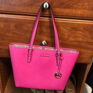 Brand New Fuchsia Pink Michael Kors Jet Set Travel Purse